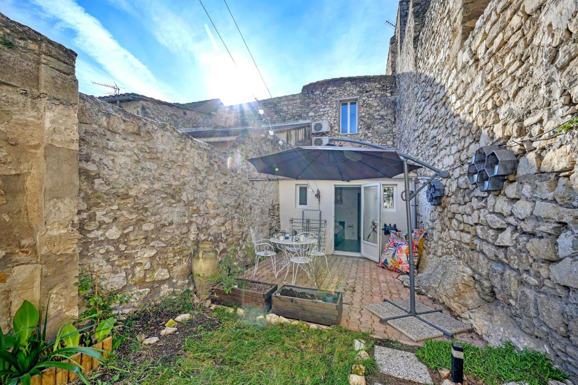 Hébergement de vacances La Cigale - Vieux Village - Charmante Maisonnette Climatisee Avec Jardin Villeneuve-lès-Avignon