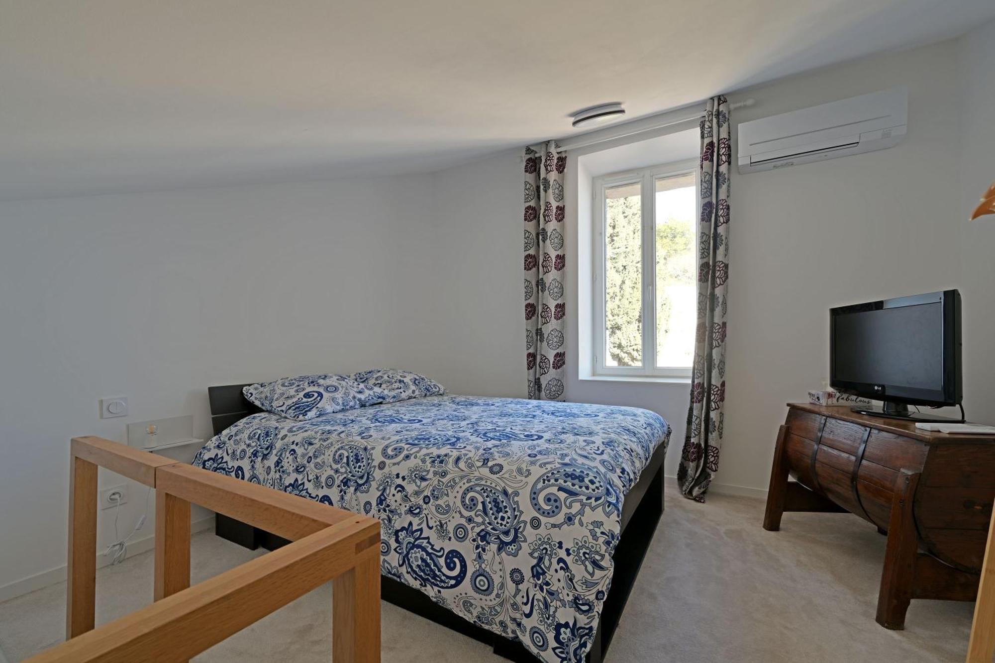 Holiday home La Cigale - Vieux Village - Charmante Maisonnette Climatisee Avec Jardin Villeneuve-les-Avignon
