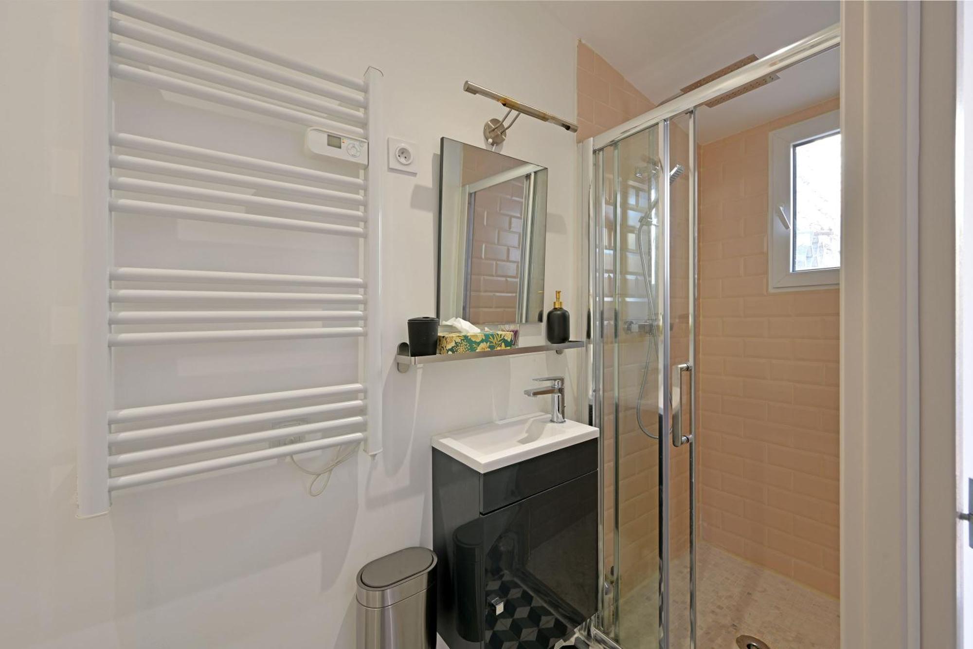 Holiday home La Cigale - Vieux Village - Charmante Maisonnette Climatisee Avec Jardin Villeneuve-les-Avignon
