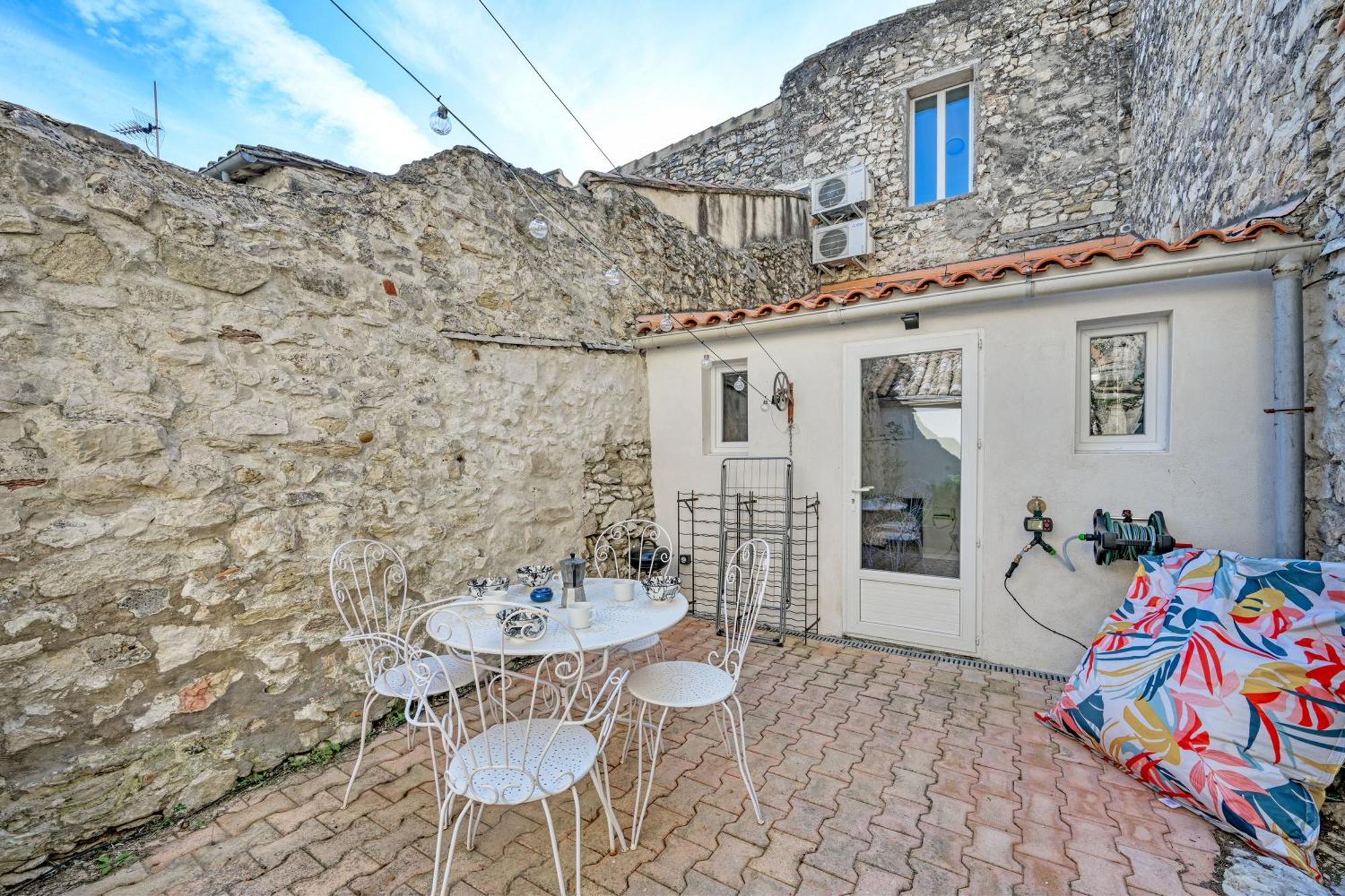 Holiday home La Cigale - Vieux Village - Charmante Maisonnette Climatisee Avec Jardin Villeneuve-les-Avignon