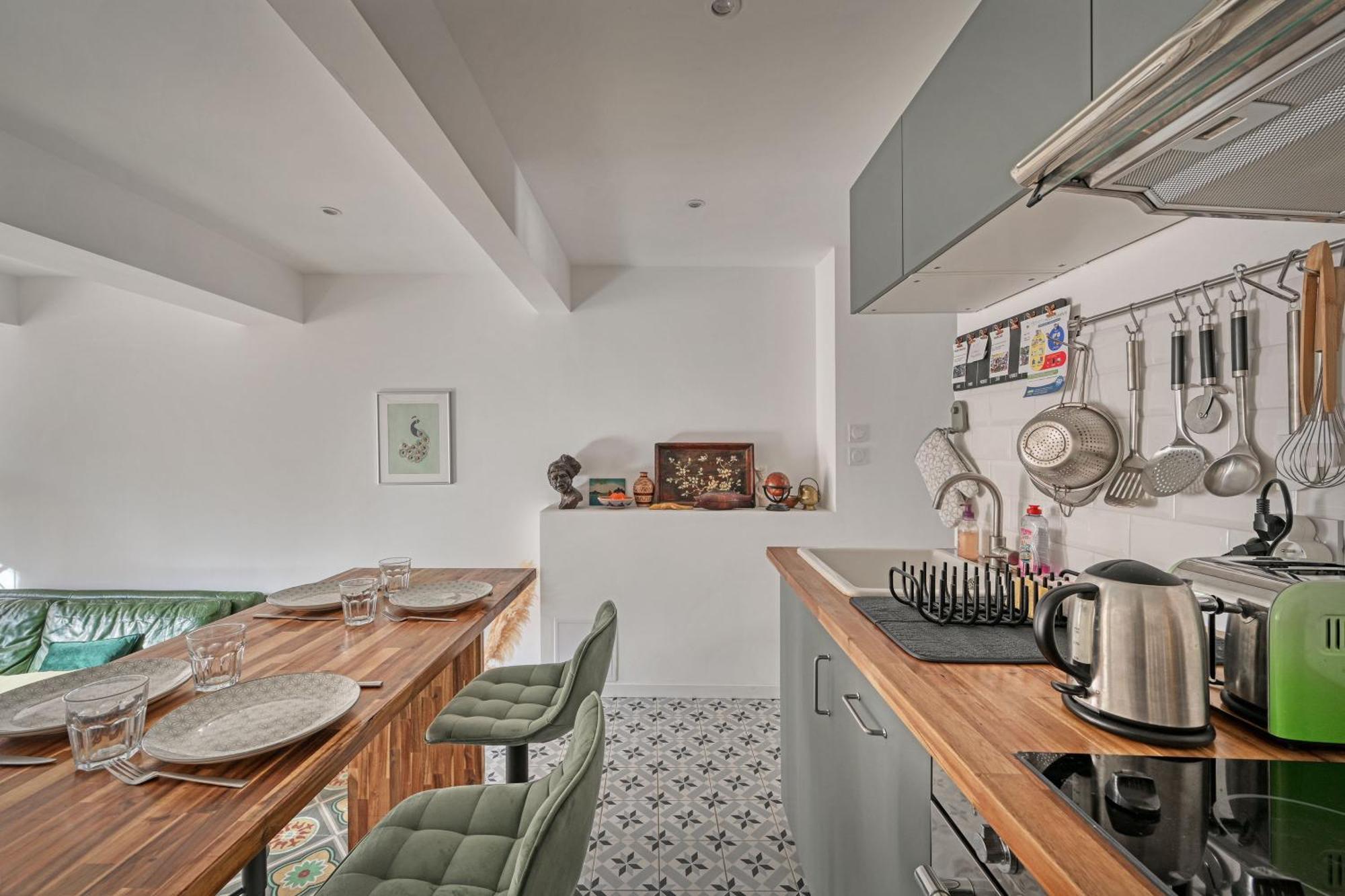 La Cigale - Vieux Village - Charmante Maisonnette Climatisee Avec Jardin Holiday home *
